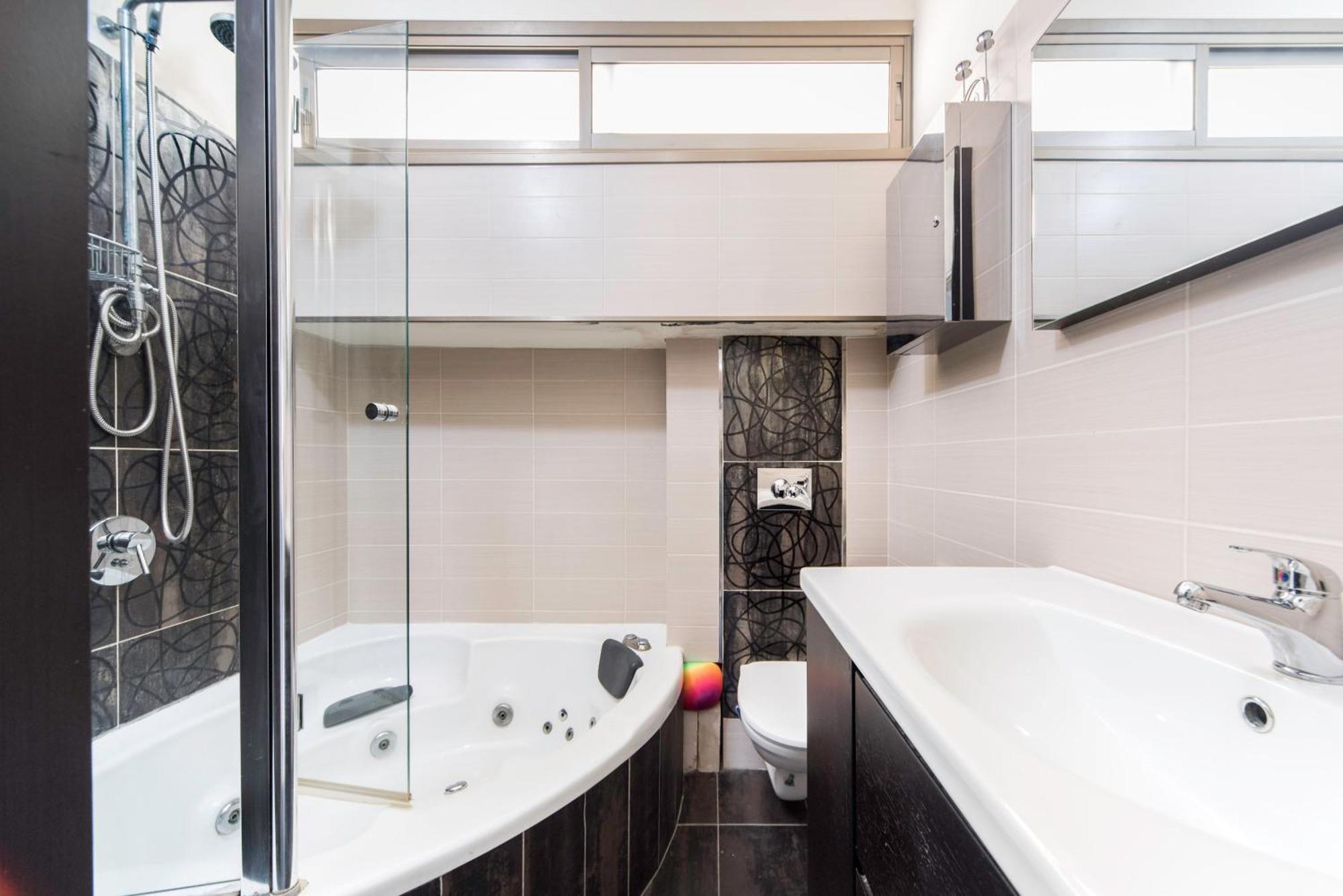 Stunning 2Bd W/ Private Balcony By Sea N' Rent Leilighet Tel Aviv Eksteriør bilde